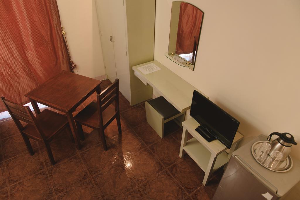 Maribago Seaview Pensione And Spa Lapu-Lapu City Exterior photo